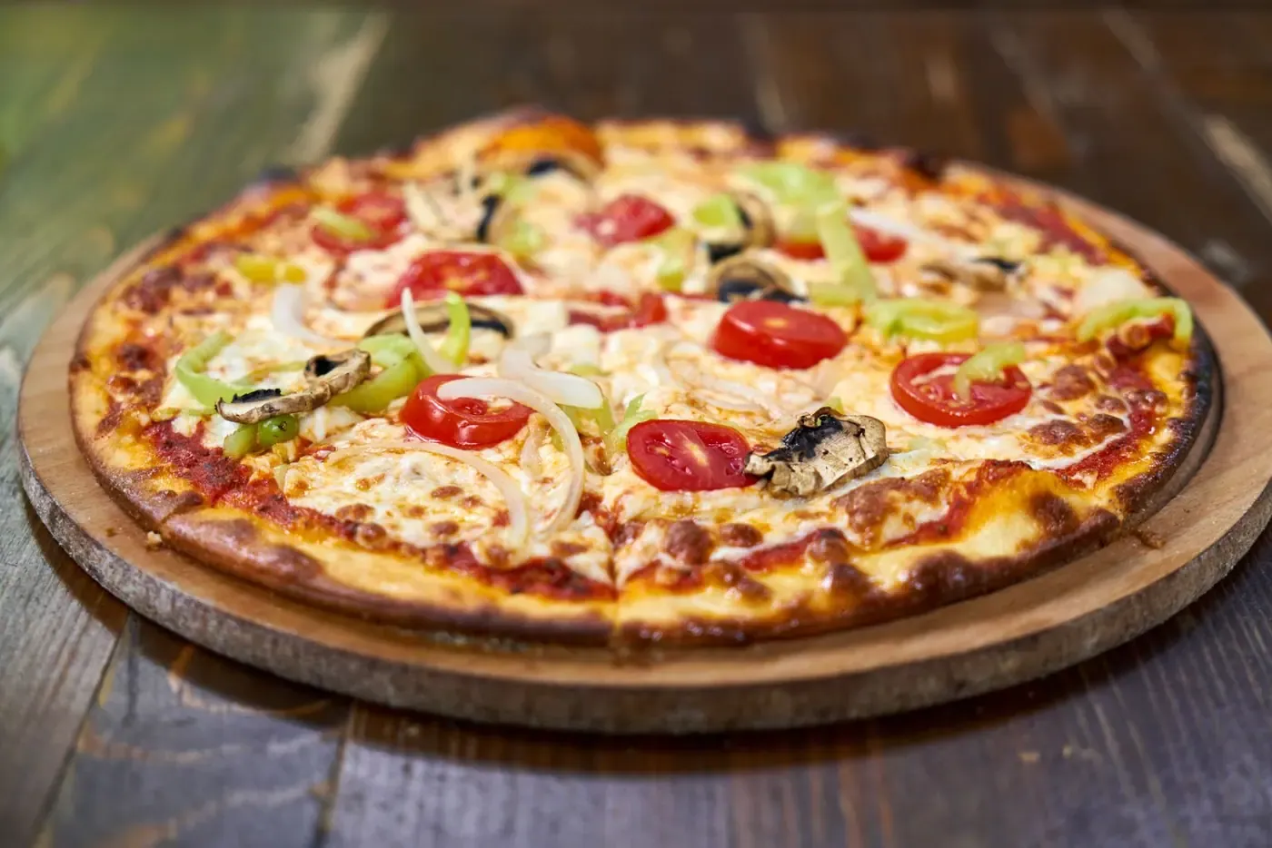 Pizza en tabla de madera
